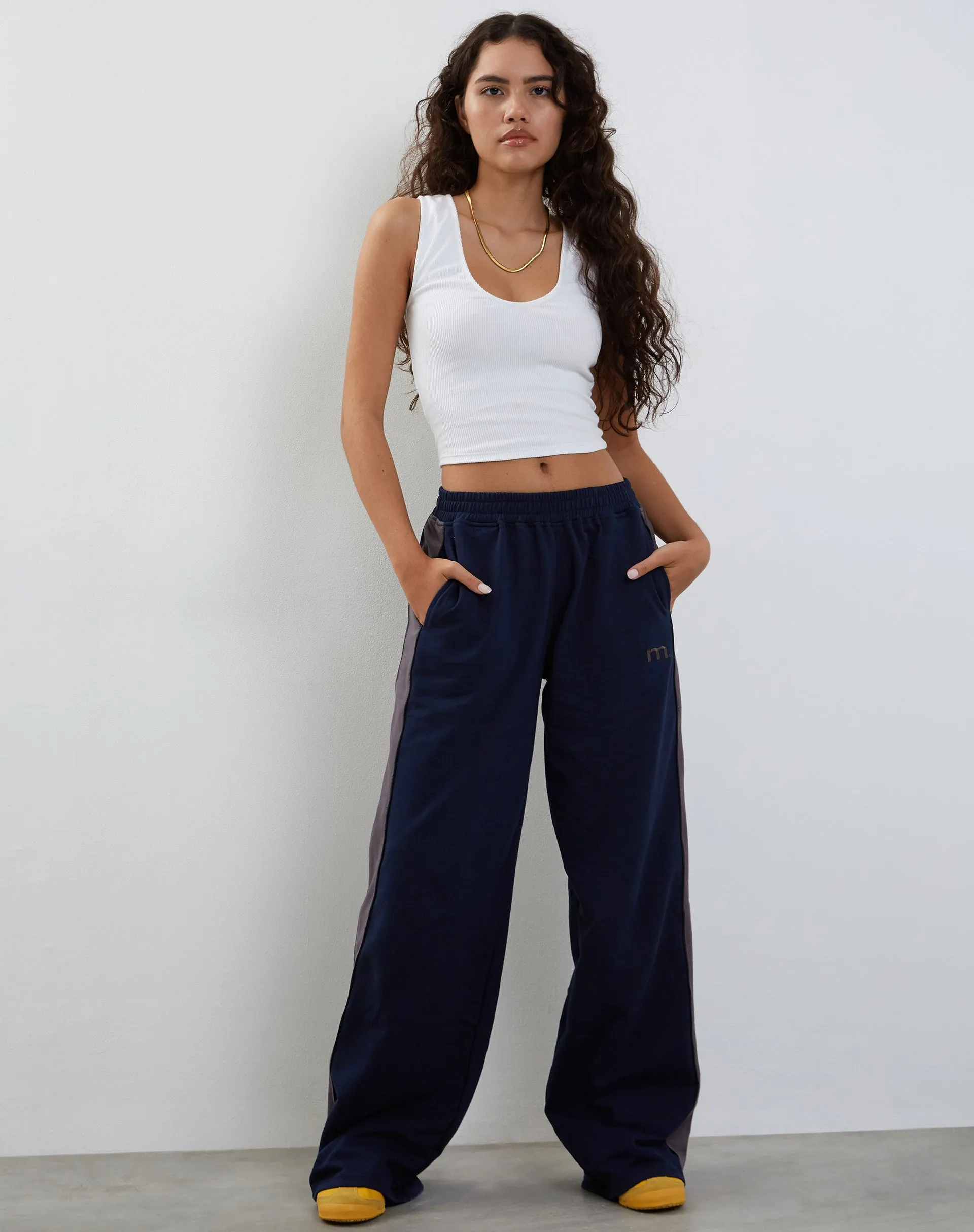 Bedion Oversized Jogger in Navy with M Embroidery