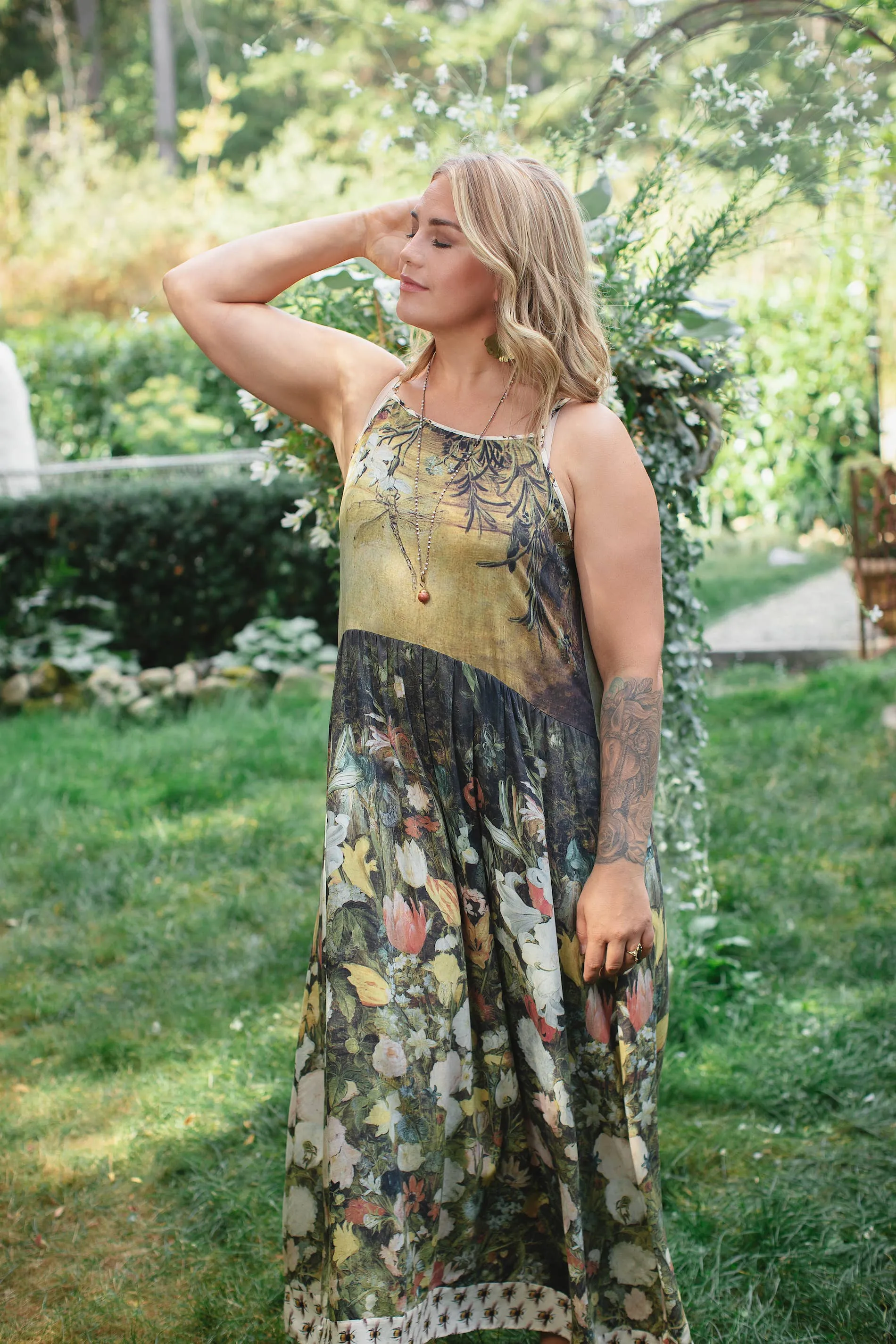 I Dream in Flowers Bohéme Slip Dress With Bees