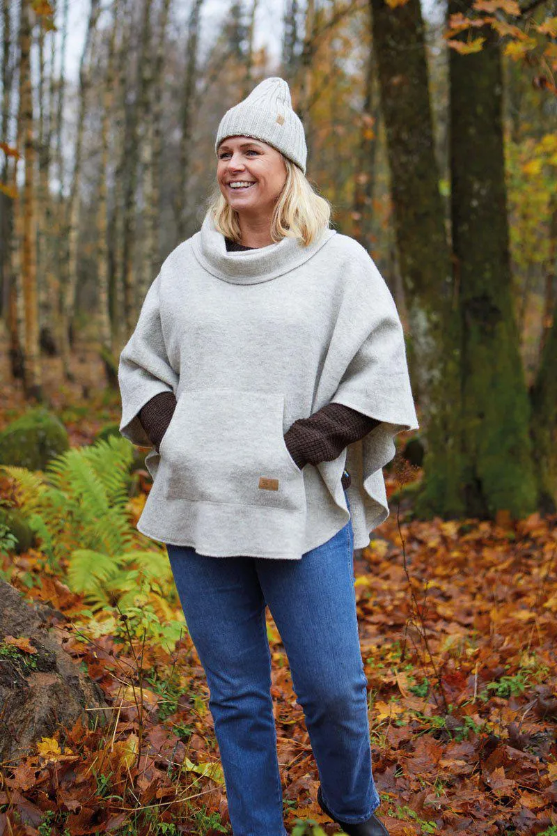 NLS HUMLA PONCHO, 100% OFÄRGAD ULL  — BIRCH