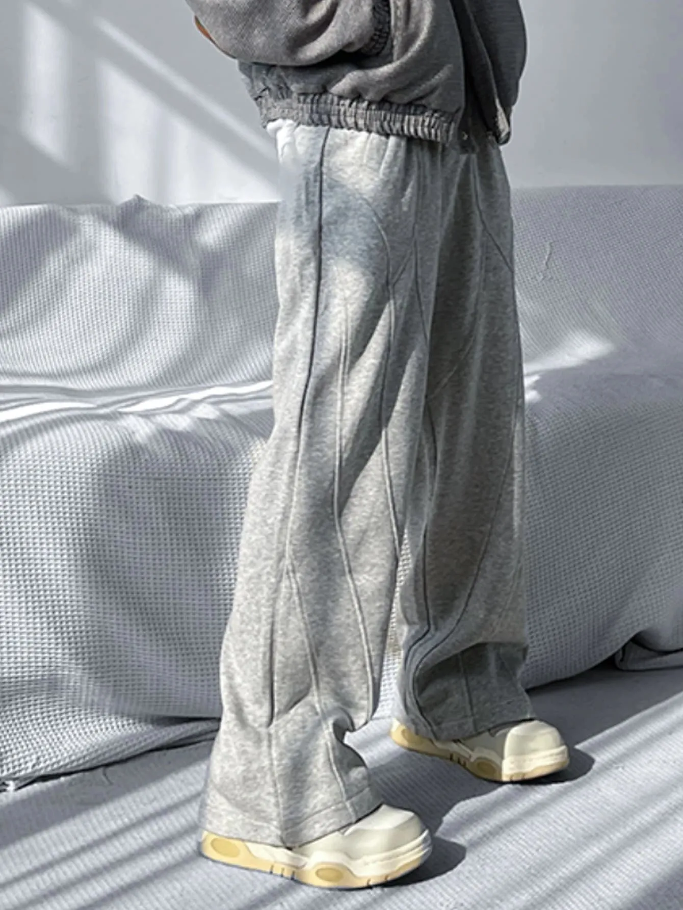 Refined Details Flare Sweatpants